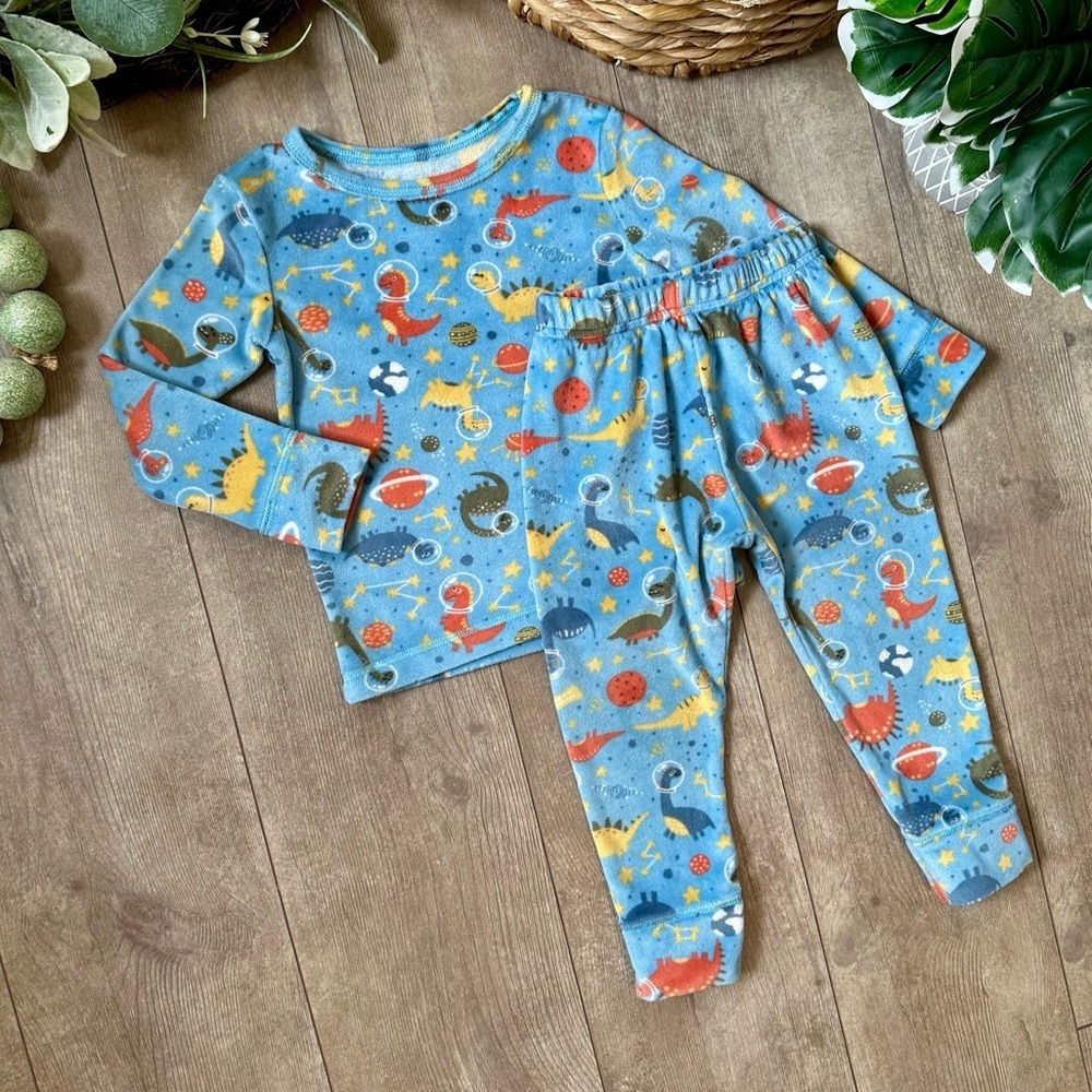 Boutique Boys Only Dinosaur Print Kids Pajamas Set SUPER Soft, Like New Snug Fit